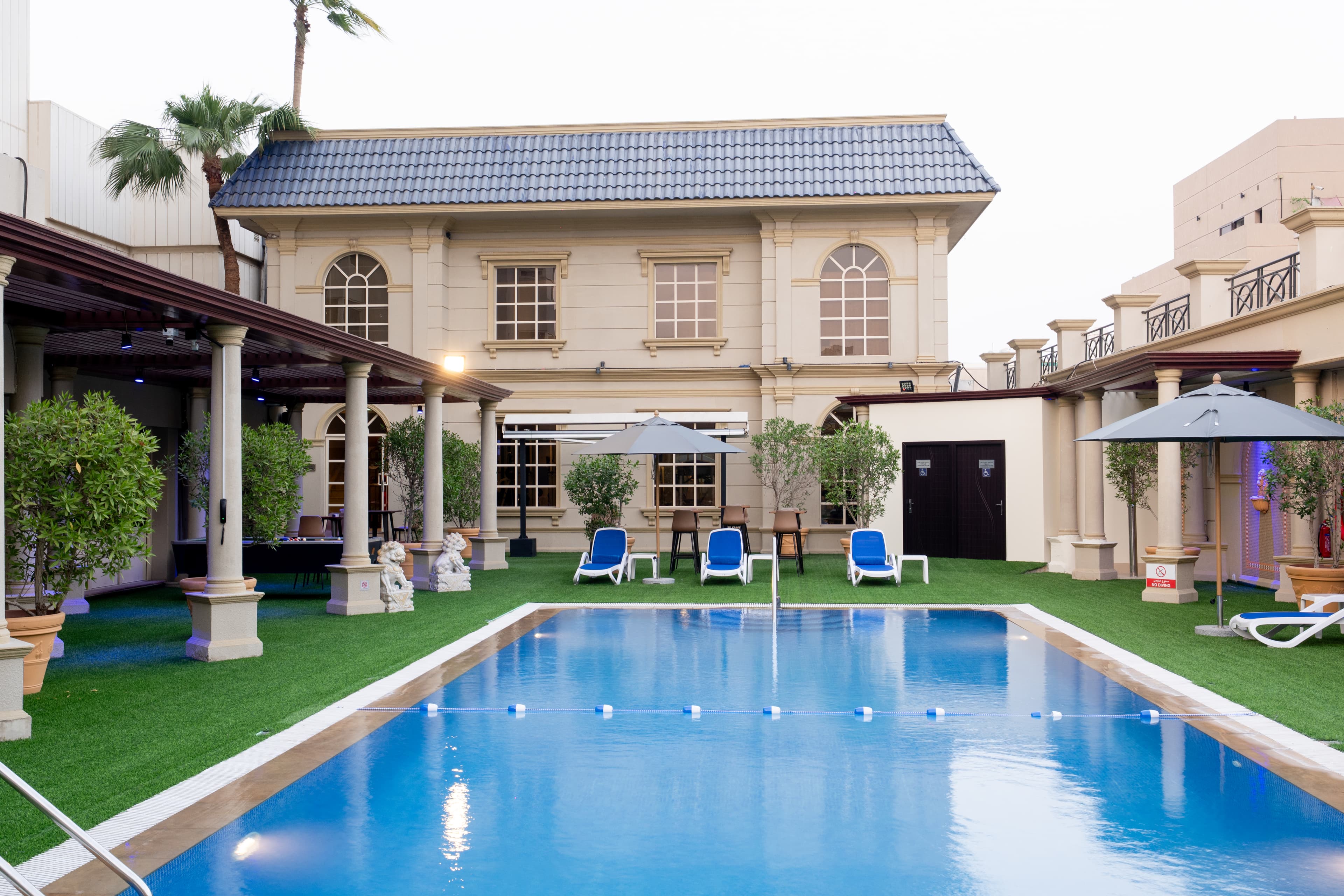 Hotels & Resorts
